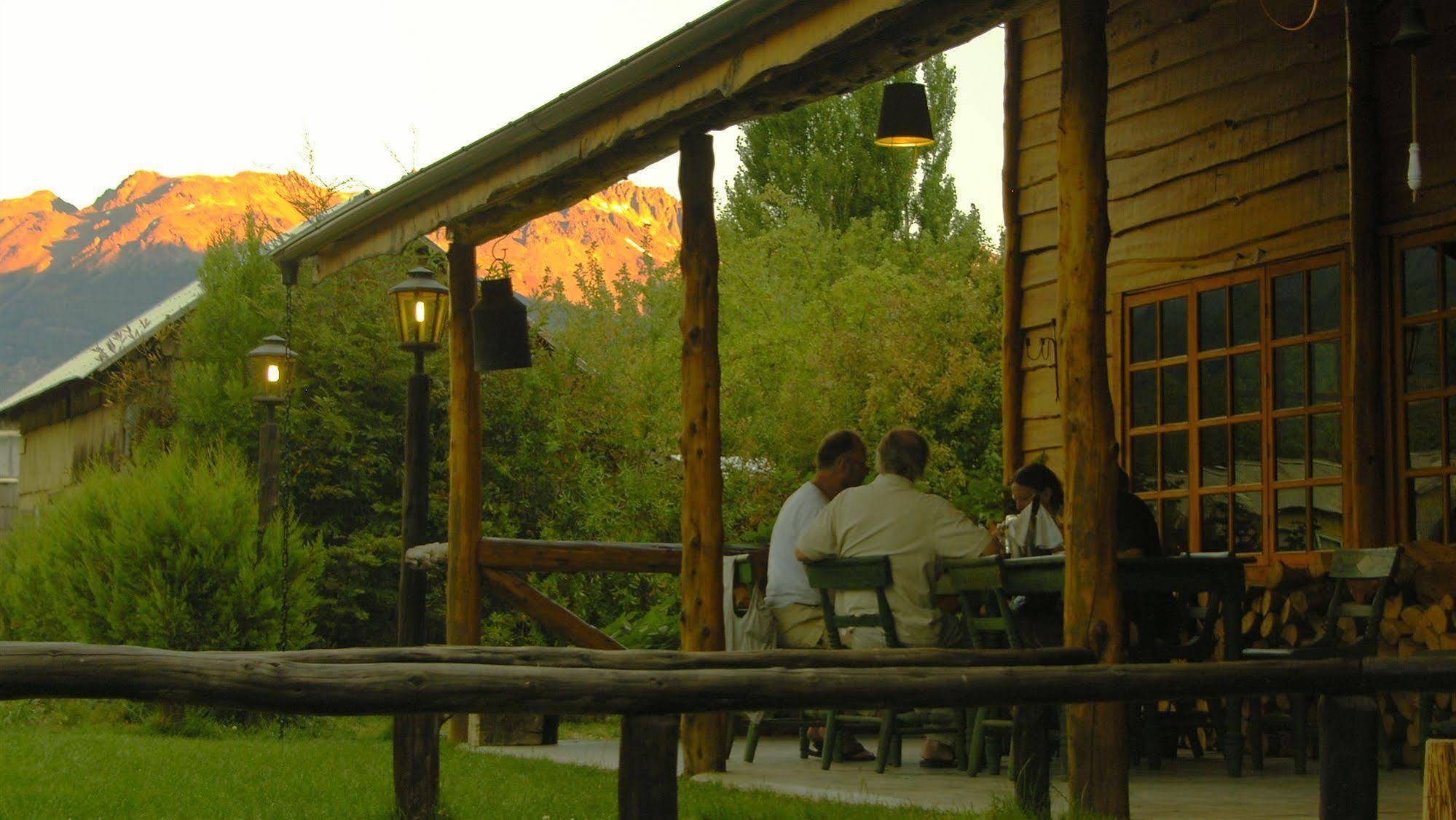 Hotel El Barranco Futaleufú Eksteriør bilde